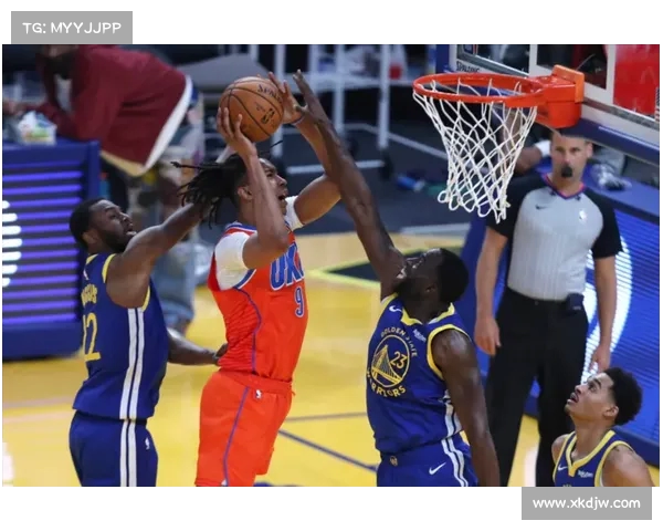 勇士新援李凯尔与家人庆祝新篇章,感受篮球人生的新起点(李凯尔特) 勇士新援李凯尔与家人庆祝新篇章,感受篮球人生的新起点(李凯尔特)